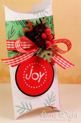 Pillow Box w/ Ornament
