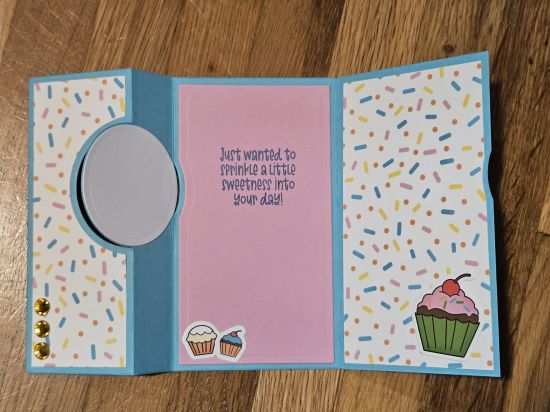Keywords: April 2024 Card Kit, circle flip-it, hidden panel, cupcakes, birthday