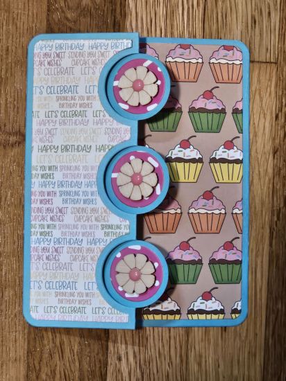 Keywords: April 2024 Card Kit, circle flip-it, triple circle flip-it, cupcake, cupcakes, birthday